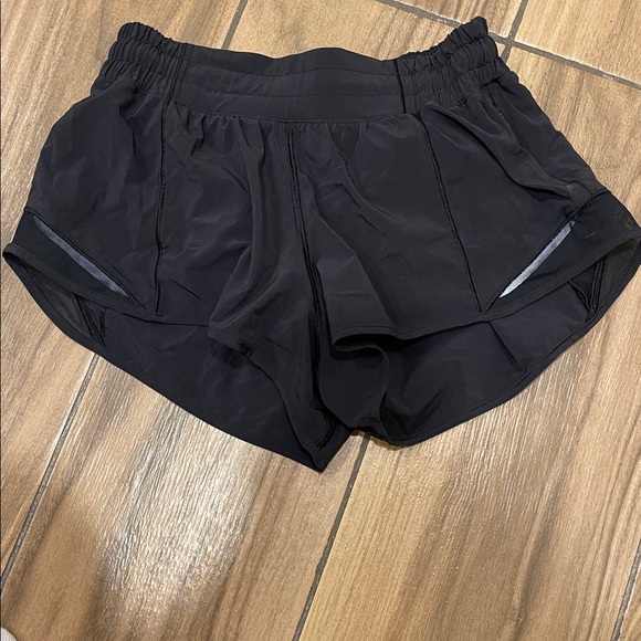 lululemon Hotty hot short - Picture 2 of 4